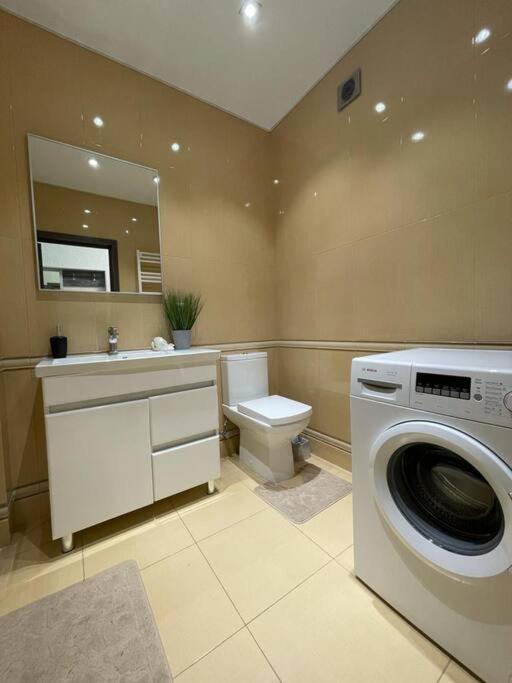 Sky House Premium Apartment In City Center Кишинів Екстер'єр фото